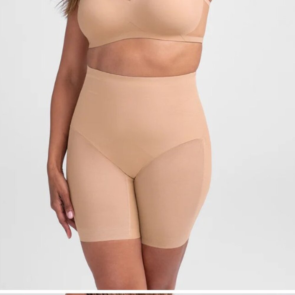 Superpower Mid-Waist Short Color Sand Size Medium NEW